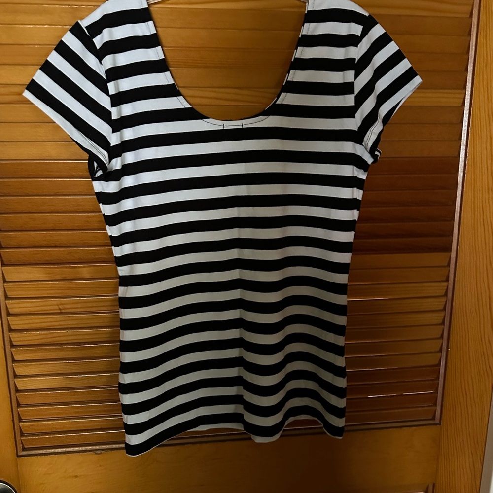 GUESS short sleeve sweater